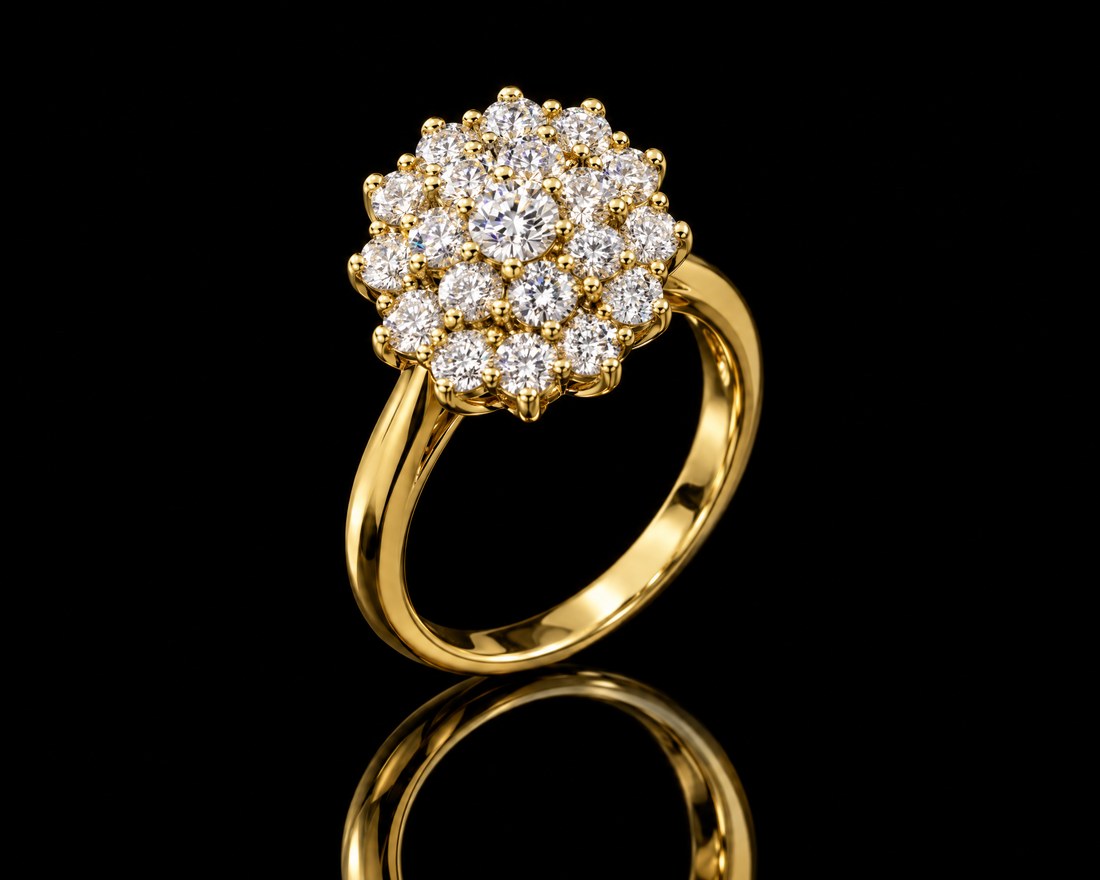 Diamond cluster anniversary ring in yellow gold
